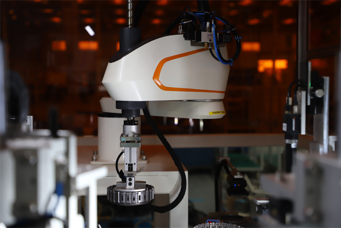 robotic-automation-in-the-automotive-parts-industry-02.jpg